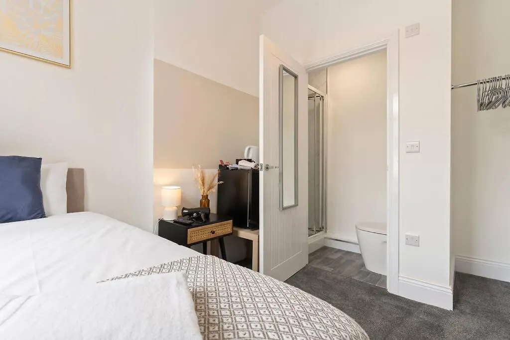 4 Bedroom 4 Bathroom House - Central Location - Free Parking, Fast Wifi And Smart Tvs - Perfect For Contractors And Groups - By Yoko Property Redcar