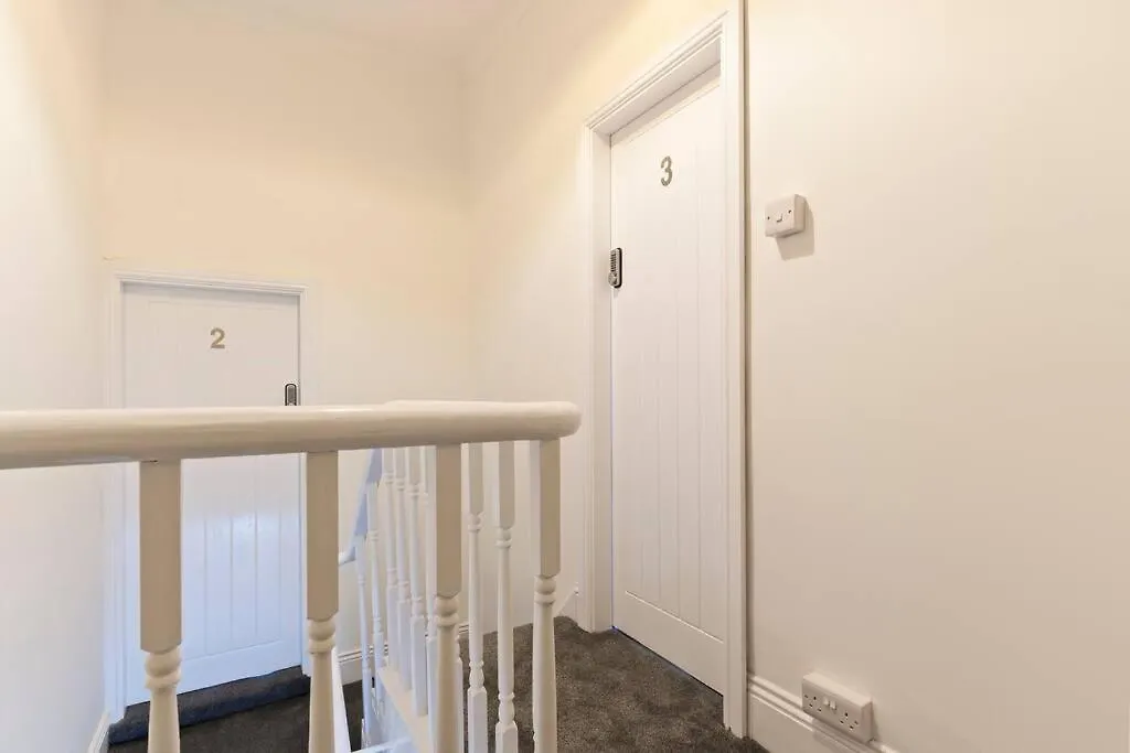 4 Bedroom 4 Bathroom House - Central Location - Free Parking, Fast Wifi And Smart Tvs - Perfect For Contractors And Groups - By Yoko Property Redcar 0*,  United Kingdom